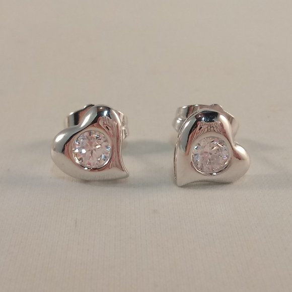18K White Gold Filled Heart Shape Bezel Diamond Zircon Stud Earrings AAA - Picture 1 of 6
